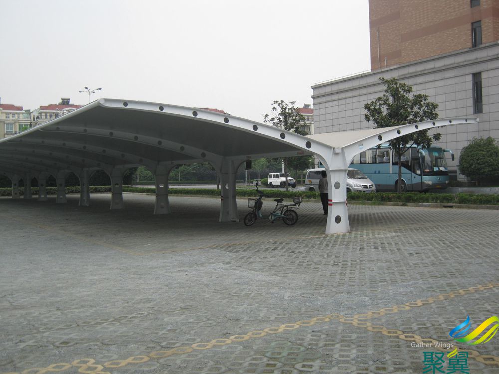 露天廣場兩排車位膜結(jié)構車棚